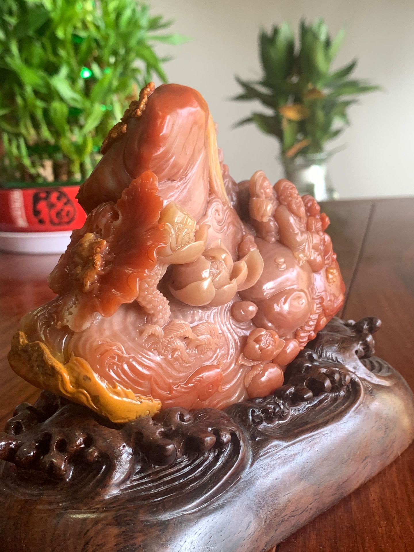 是继黄龙玉和台山玉之后,我国海南岛新发现的又一优质的石英质玉资源