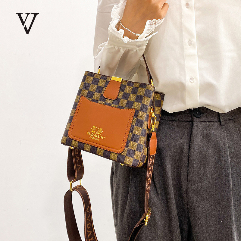 唯唯袋鼠2024新款直播款水桶包格子女包女士单肩包时尚百搭斜挎包