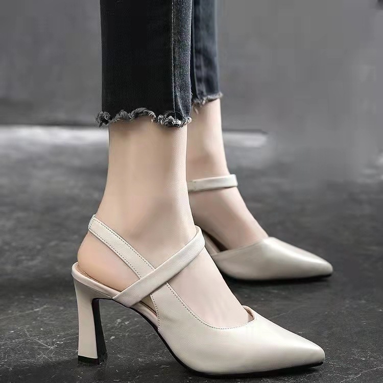 Soft Leather Sandals for Women 2022 Summer New Chunky Heel Middle Heel Ankle-Strap Closed Toe Fashion Women's Shoes High Heels for Women Wholesale