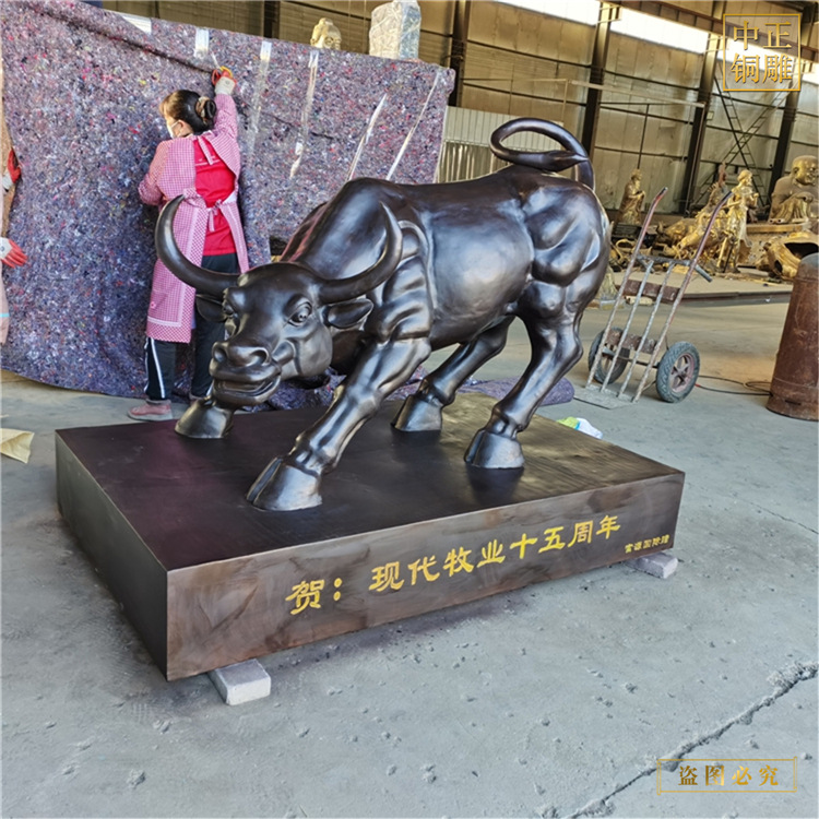5米拓荒铜牛铸造厂  广场大型奔牛雕塑