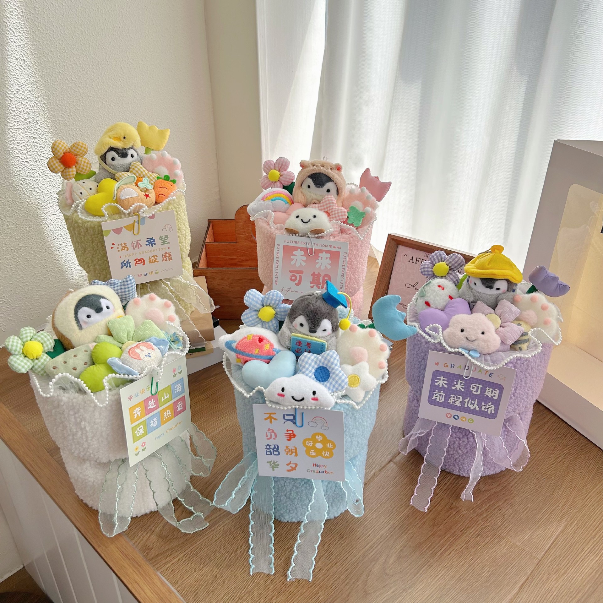 毕业生日礼物可爱卡通小企鹅玩偶花束送男女生中高考创意礼品批发