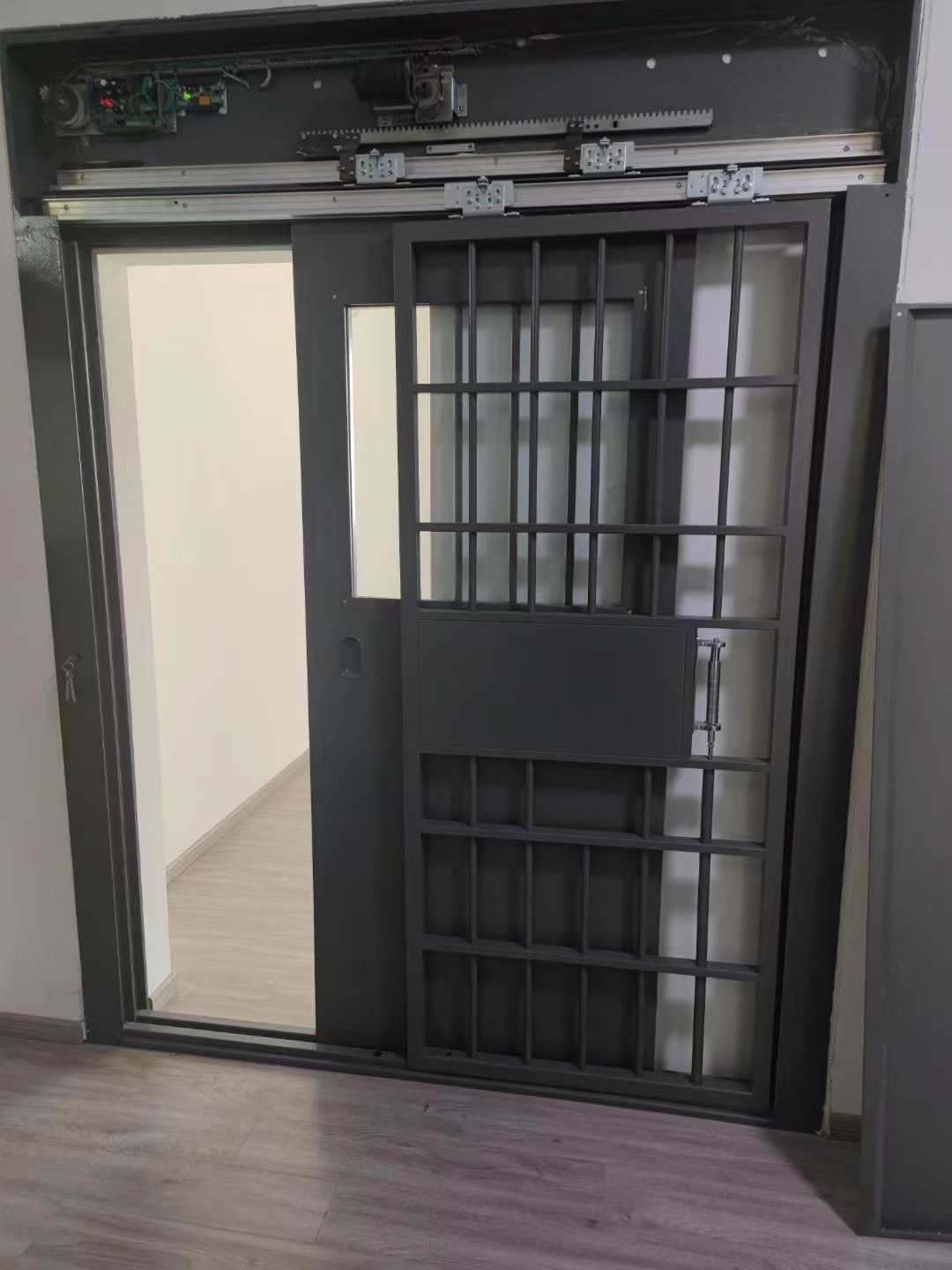 厂家生产:监舍门,ab大门,防风场门,审讯室门,电动平移门