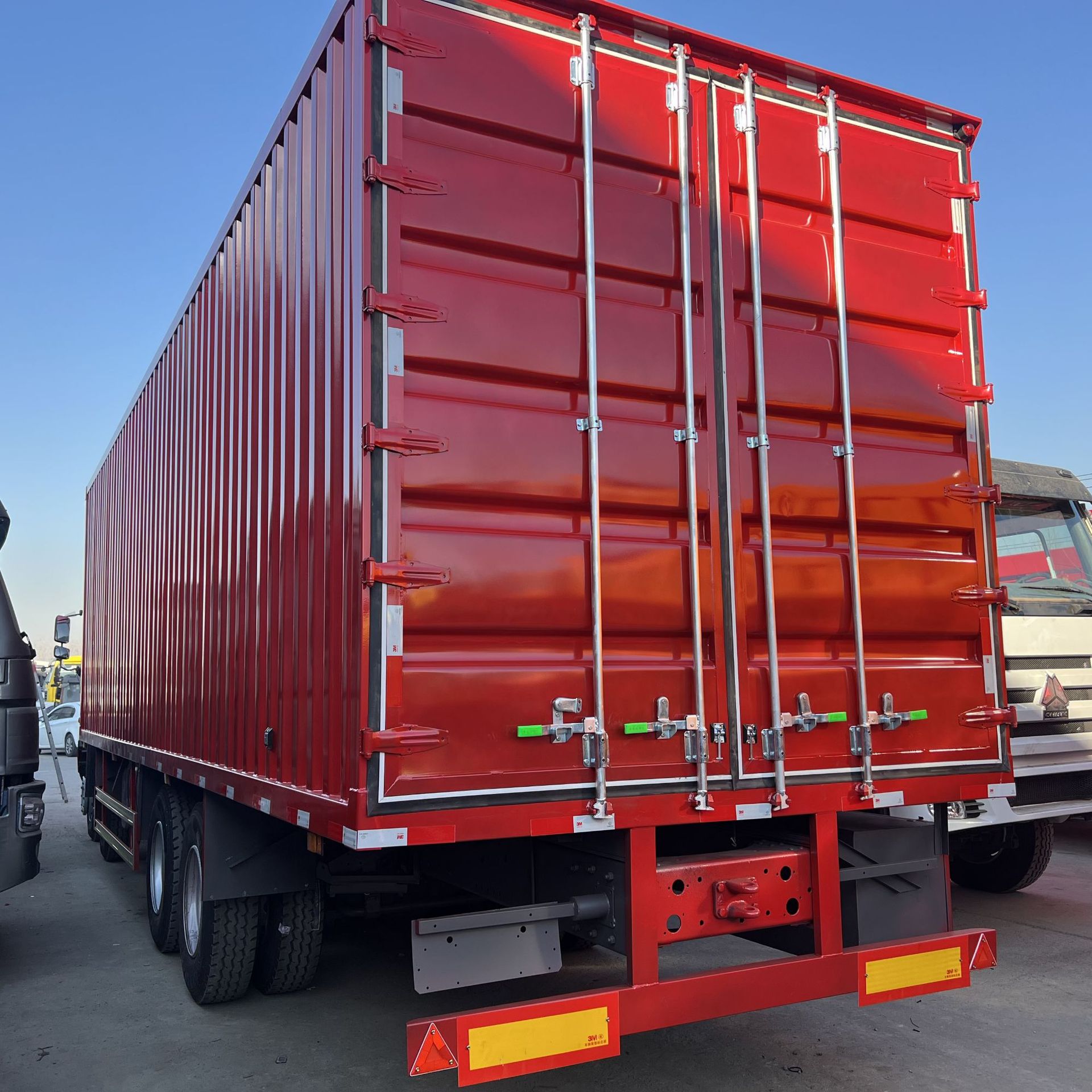 出口朝鲜重汽豪沃howo8x4集装箱式载货车豪沃前四后八集装箱重卡