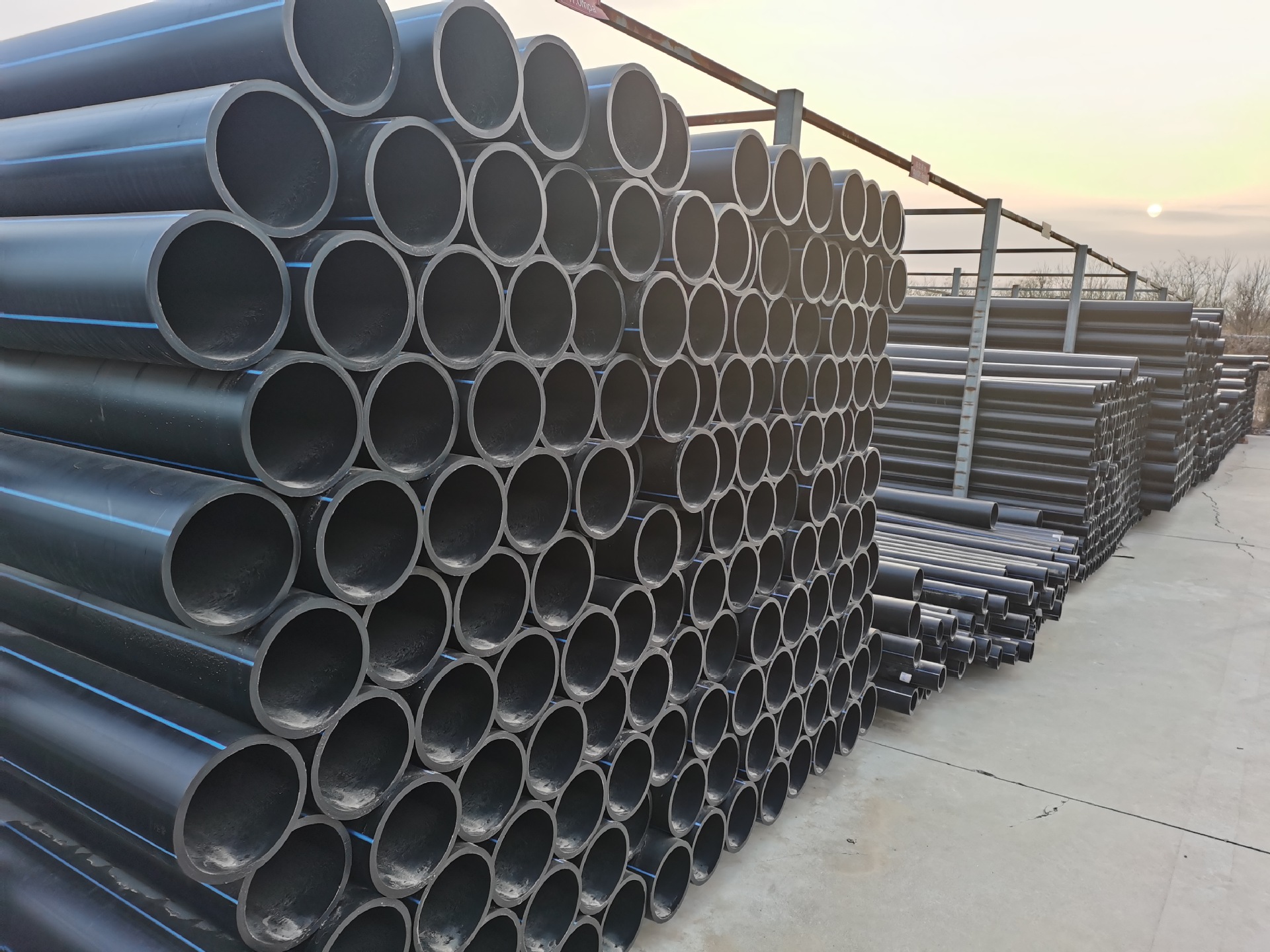 pe给水管hdpe聚乙烯灌溉管16公斤给水管材热熔大口径110给水盘管