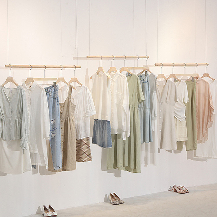 服装店吊顶悬挂原木挂衣杆钢丝绳吊挂实木棍服装货架双层婚纱挂杆