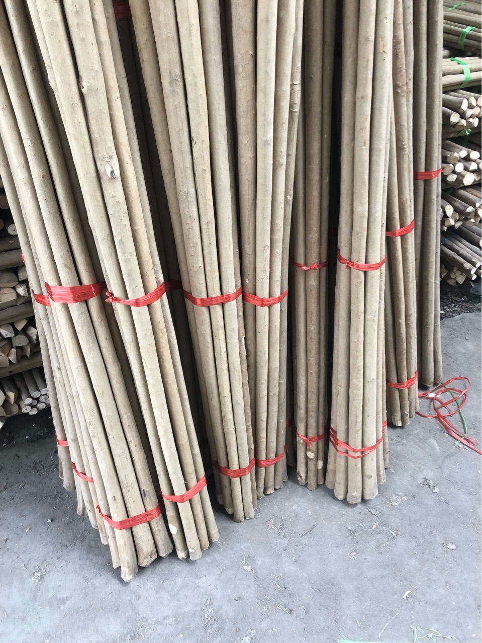 工厂直供批发 3米长黄皮腊木杆 3米加长白蜡杆