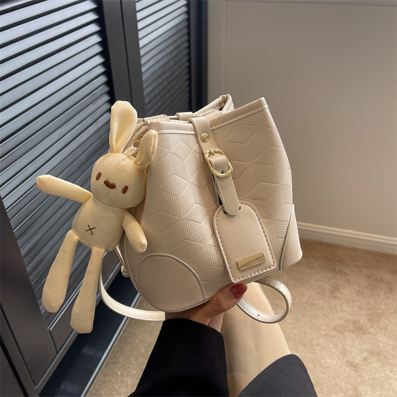 Niche French Korean Style Bucket Bag 2023 New Contrast Color Fashionable Women's Bag All-Matching Pull-Belt Diamond Crossbody Bag
