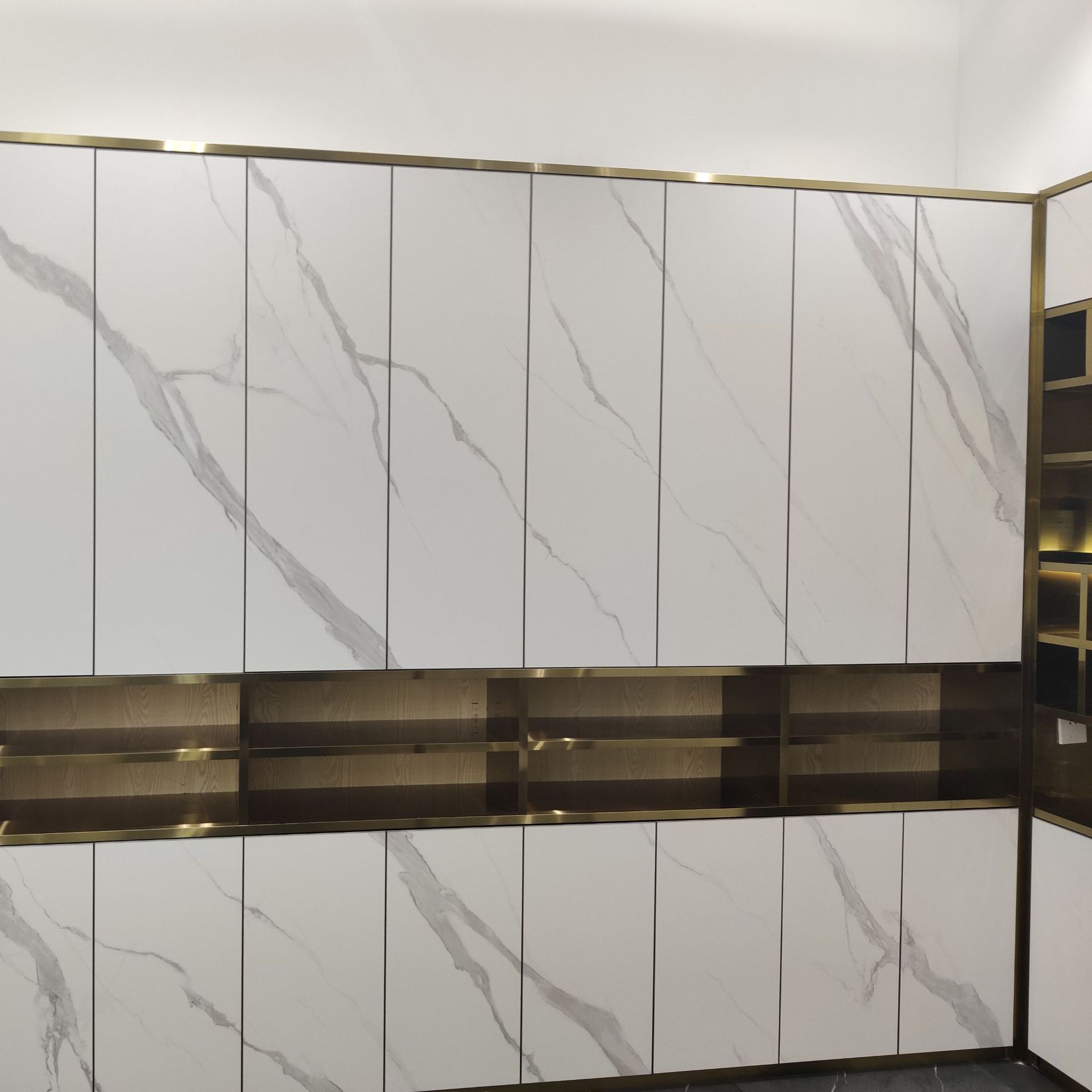 灰色细颗粒岩板火山灰闪电灰意大利深灰浅灰岩板台面板餐桌面加工