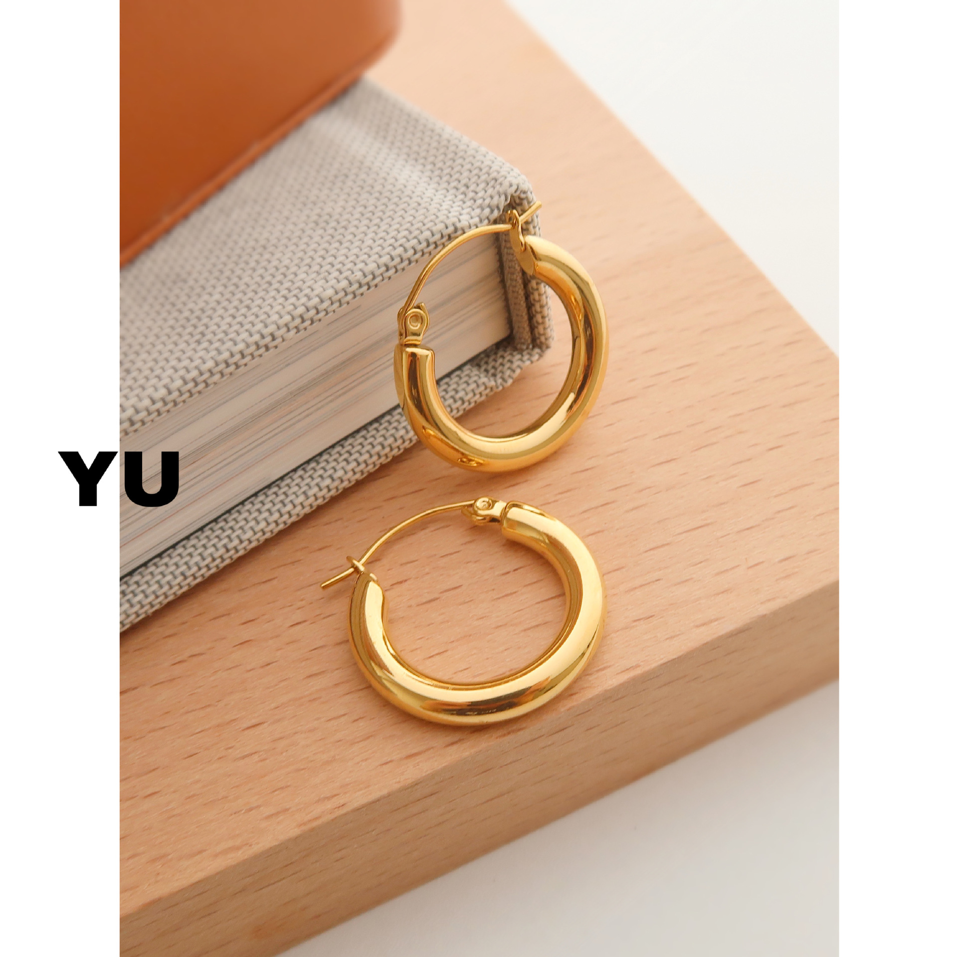 与瑜饰品圆圈耳环女金属亮面百搭气质复古简约基础款钛钢素圈耳扣