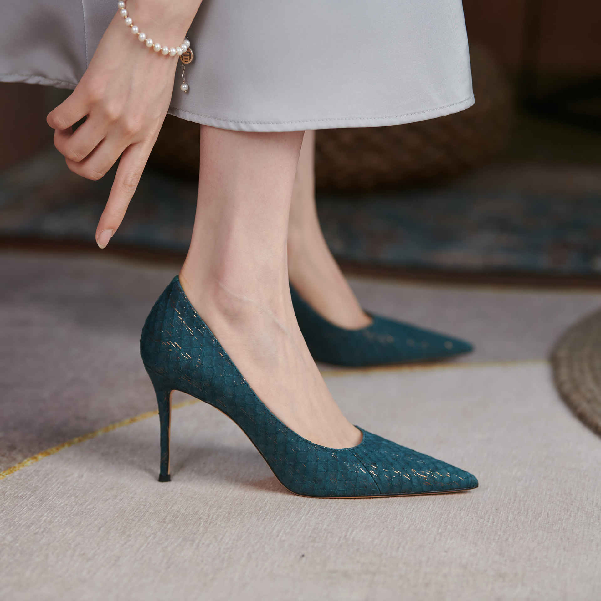 尖头细跟高跟鞋2023春夏季新款女鞋名媛质感时装鞋蛇皮正装单鞋女