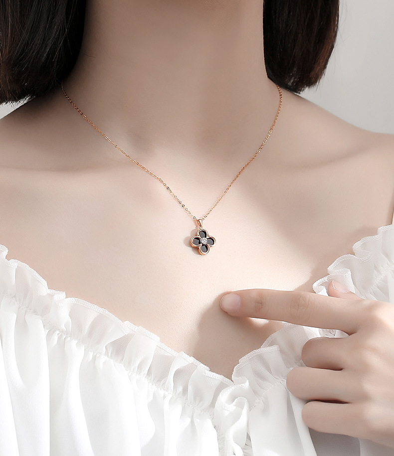 s925银四叶草项链女 红玛瑙孔雀绿花卉吊坠锁骨链颈脖链 厂家货源