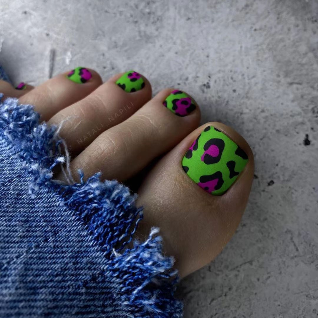 跨境热卖夏季辣妹简约磨砂绿色豹纹脚甲外贸穿戴甲贴成品美甲24片