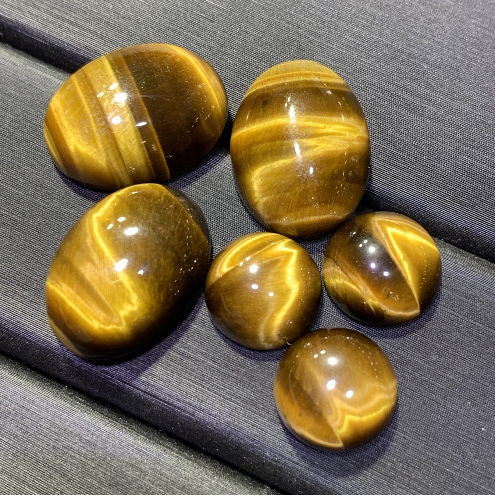 天然虎眼石虎睛石戒面闪电纹裸石蛋面镶嵌戒指吊坠耳钉手链