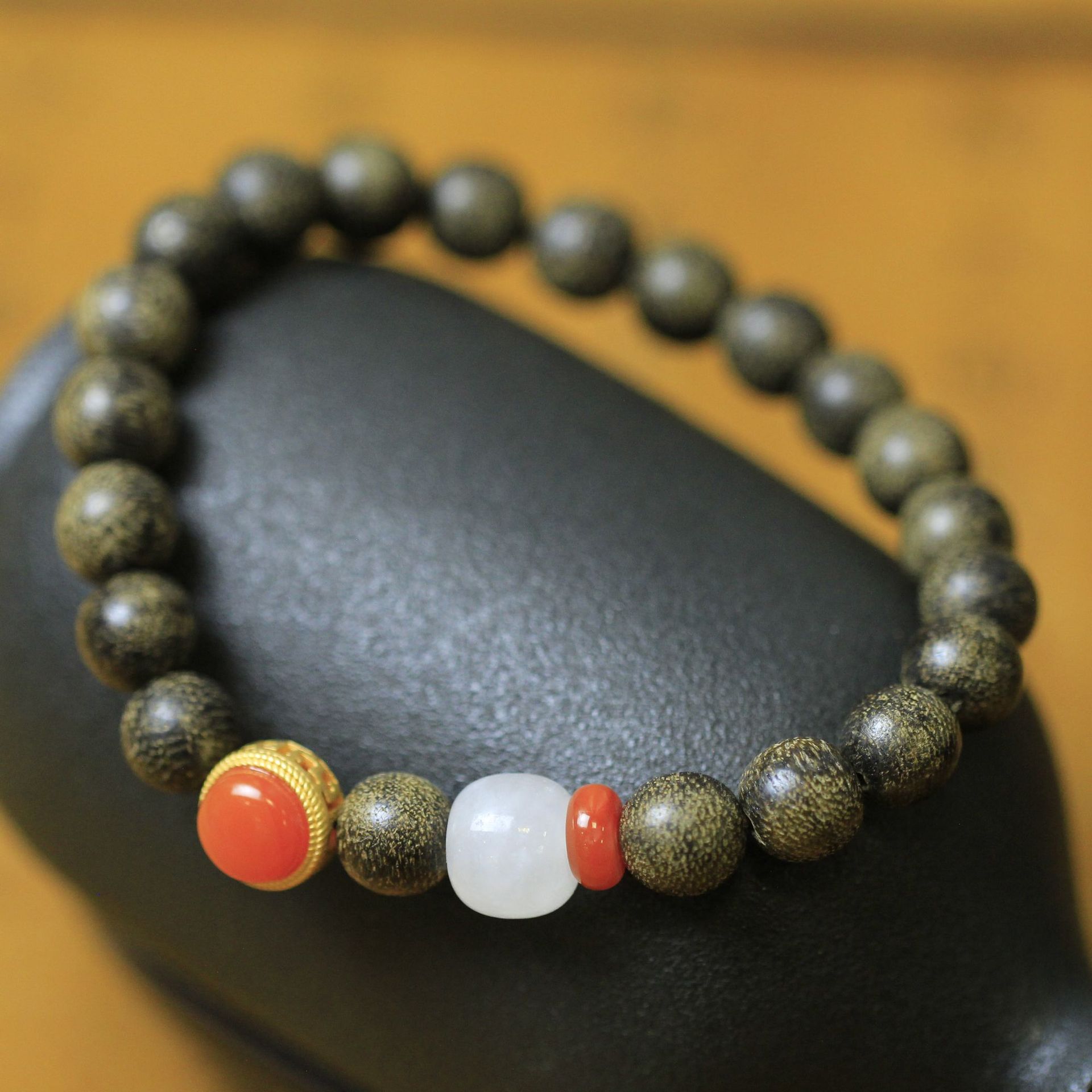 沉香手串搭配和田玉白玉老型珠镶嵌南红男女时尚古风单圈文玩手链