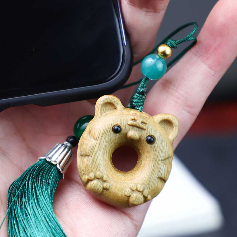 虎年绿檀木雕小老虎钥匙扣挂件创意流苏手机挂绳平安扣链圈本命年