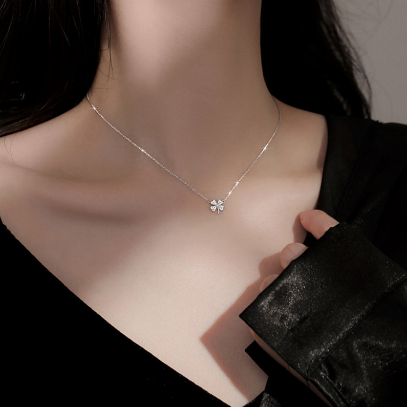 925 Clover Clavicle Necklace 2023 New Women's Light Luxury Minority Advanced Design Sense