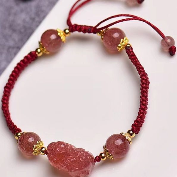 天然草莓晶貔貅红绳手链女本命年招财守财手工编织女闺蜜款手串