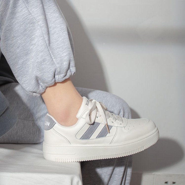 外贸批发厚底简约板鞋2023秋季新款两条杠圆头休闲鞋学生小白鞋女