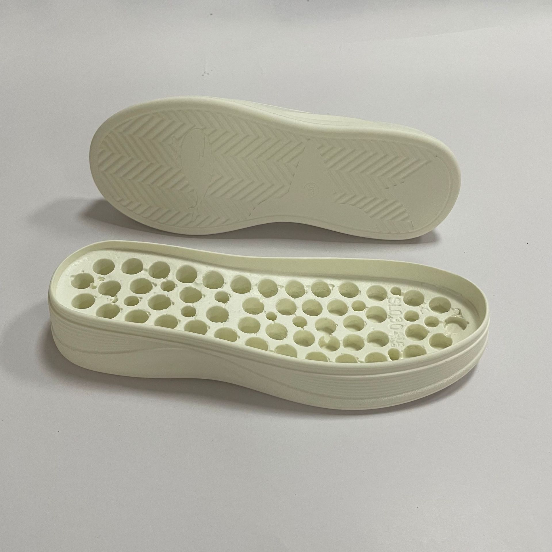 四川厂家批发秋季休闲平底pu小白鞋女鞋鞋底