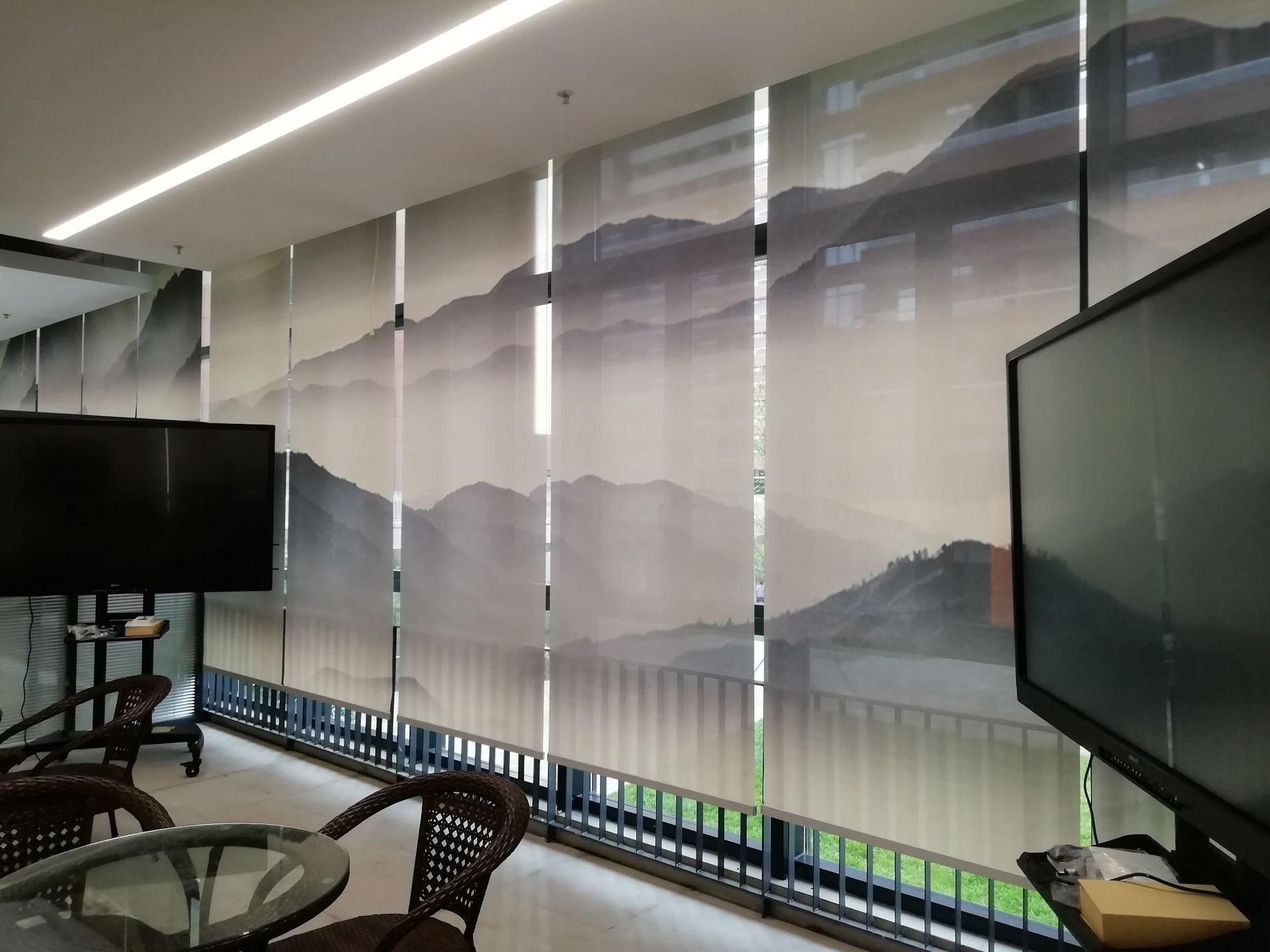 武汉厂家批发喷绘logo高档广告卷帘 uv高清打印图案办公窗帘-阿里巴巴