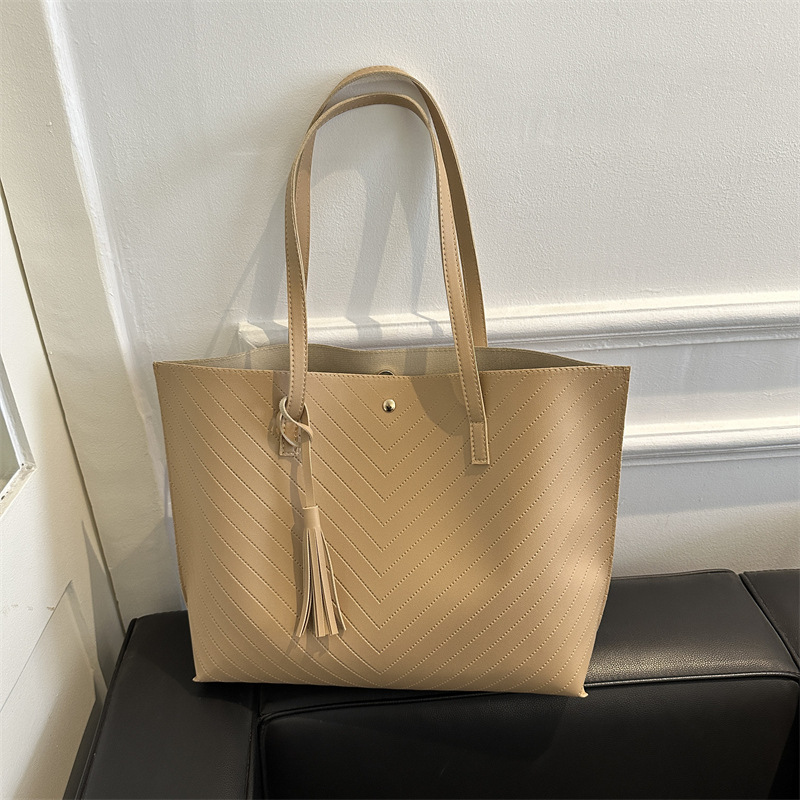 Commuting Fashion Simple Texture Large Capacity Handbag 2023 Summer New Western Style Elegant Shoulder Bag Tote Bag