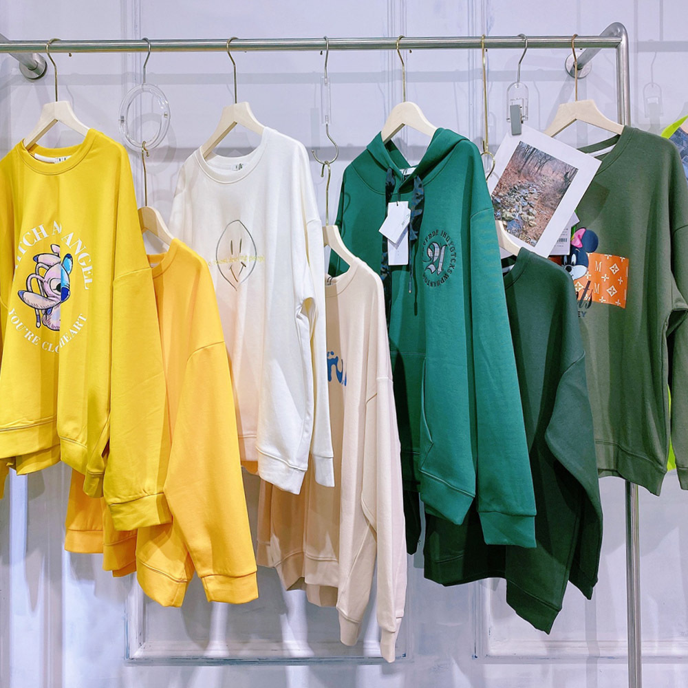 即墨区小马薯撤柜地摊货源卫衣批发进货剪标江南布衣品牌折扣女装