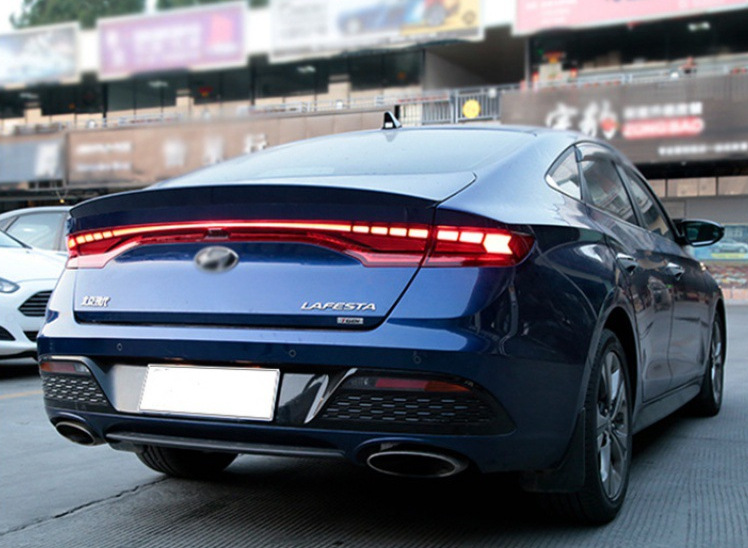 适用于现代菲斯塔改装贯穿尾灯总成 led转向灯后杠灯