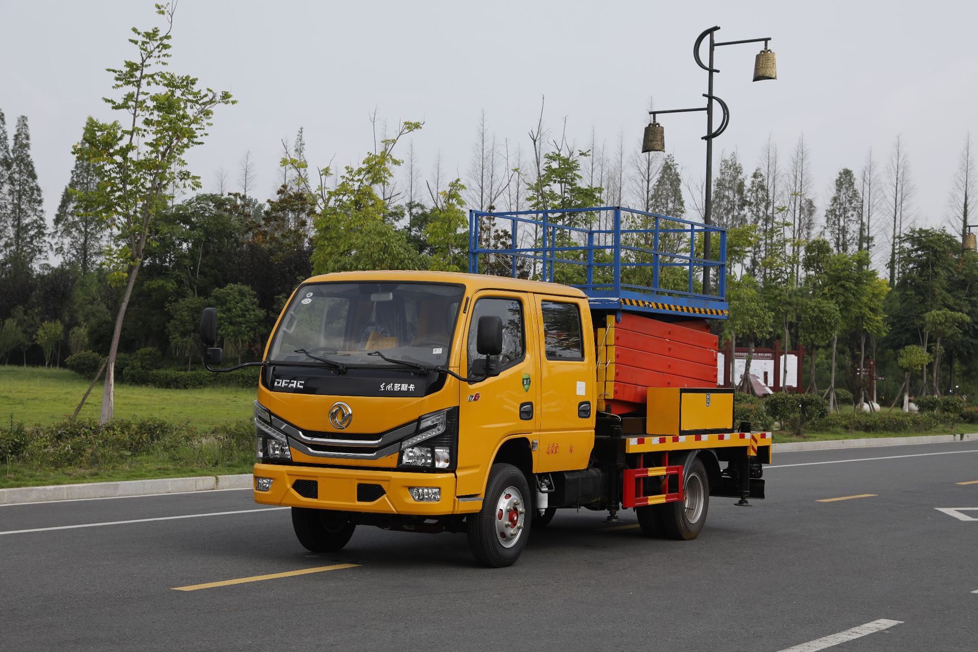 物流搬运座驾式升高车 电动三轮升降车 载货周转平台车-报价-阿里巴巴