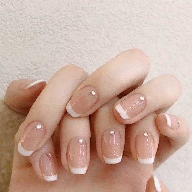 法式指甲款式穿戴甲2021新款新娘甲显白美甲图片网红成品高级感