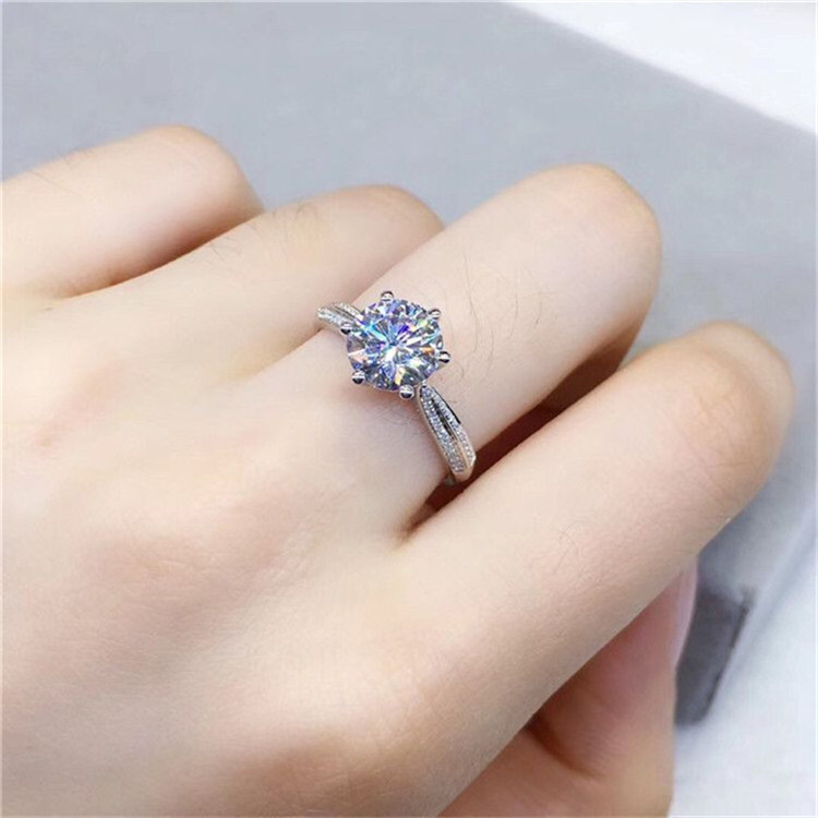 一克拉莫桑钻戒指批发 s925银镶嵌六爪莫桑钻戒直播货源工厂直供