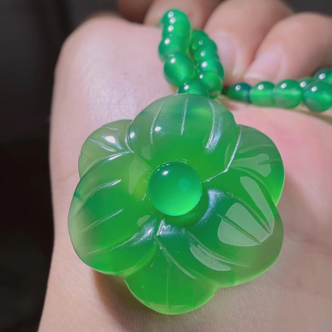 厂家批发 高冰帝王绿玉髓大气款花开富贵毛衣链吊坠 玛瑙玉石挂件