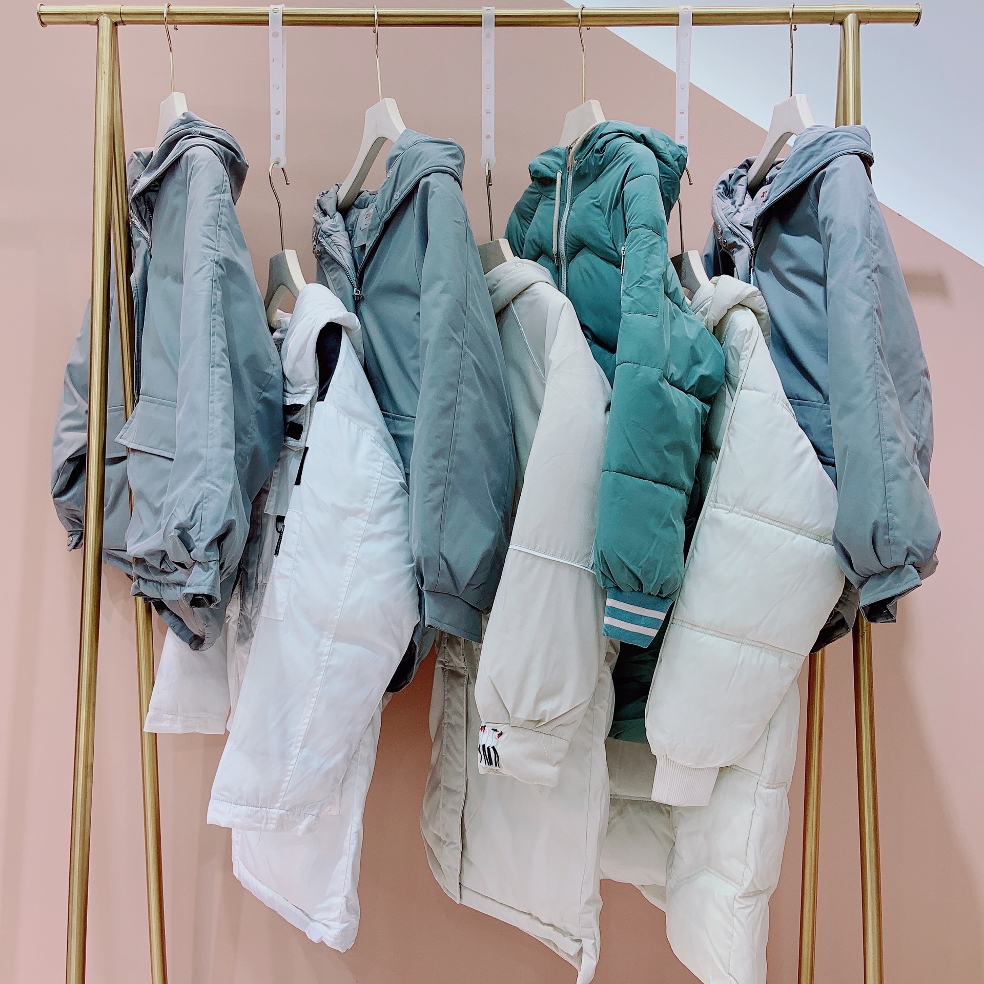 反季清仓品牌折扣清仓尾货21冬季折扣女装羽绒服一手批发直播货源