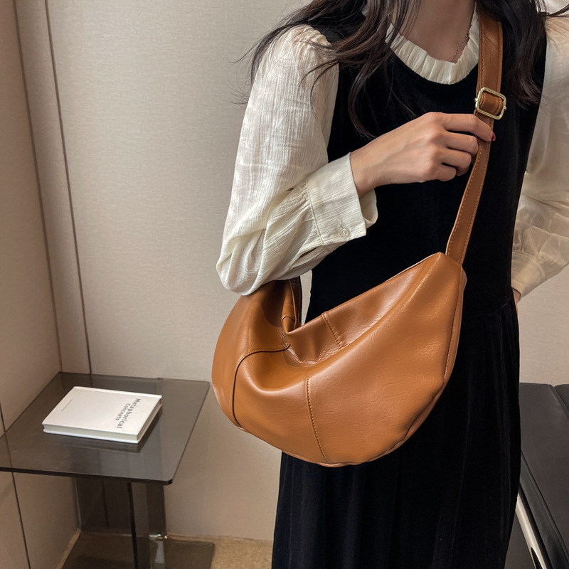 Korean Spring and Summer New Retro Minimalist Stitching Dumpling Bag Ins Women's Bag Trendy Daily Shoulder Crossbody Horn Big Bag