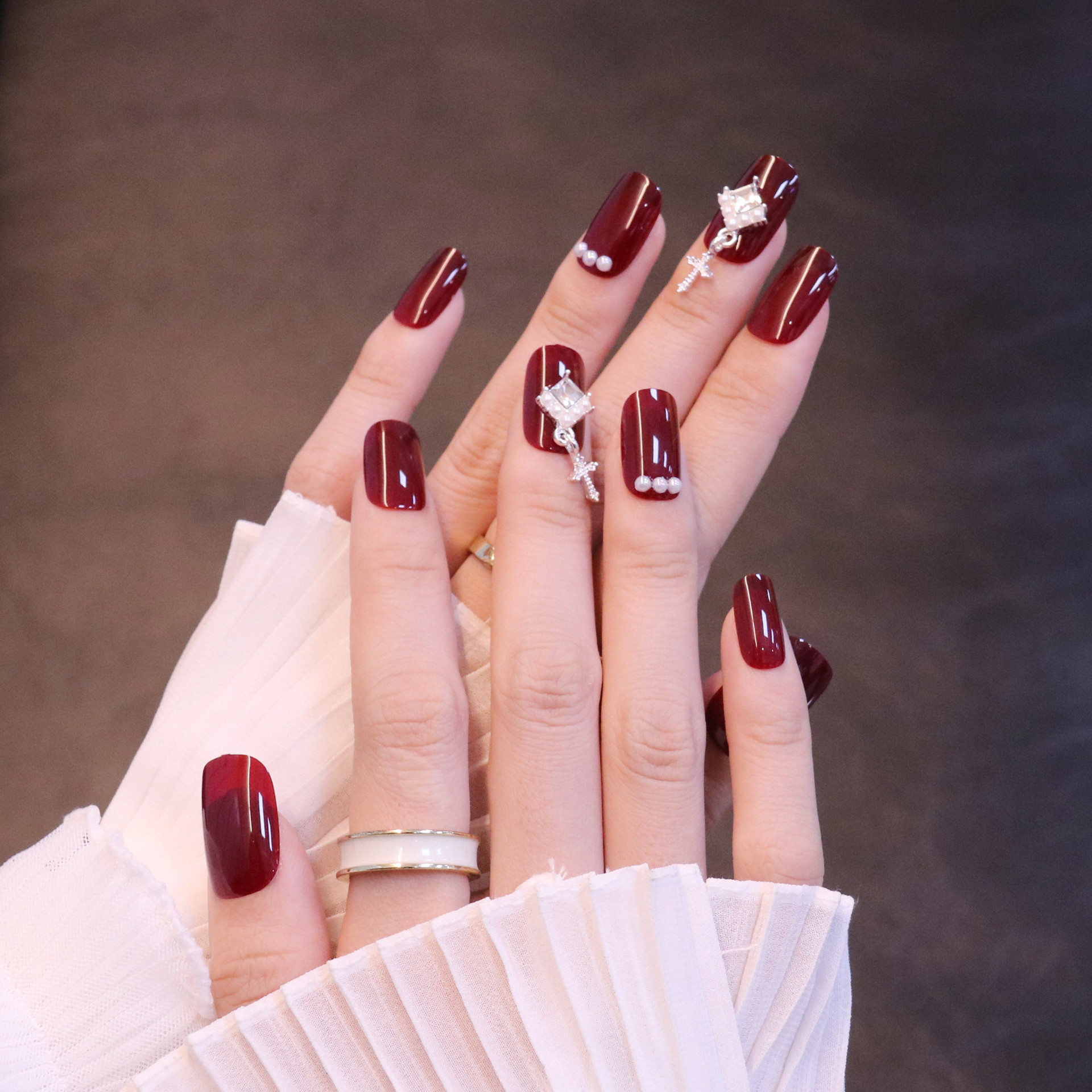 新款美甲指甲贴片酒红色成品可拆卸穿戴美甲可摘可戴中长款假指甲