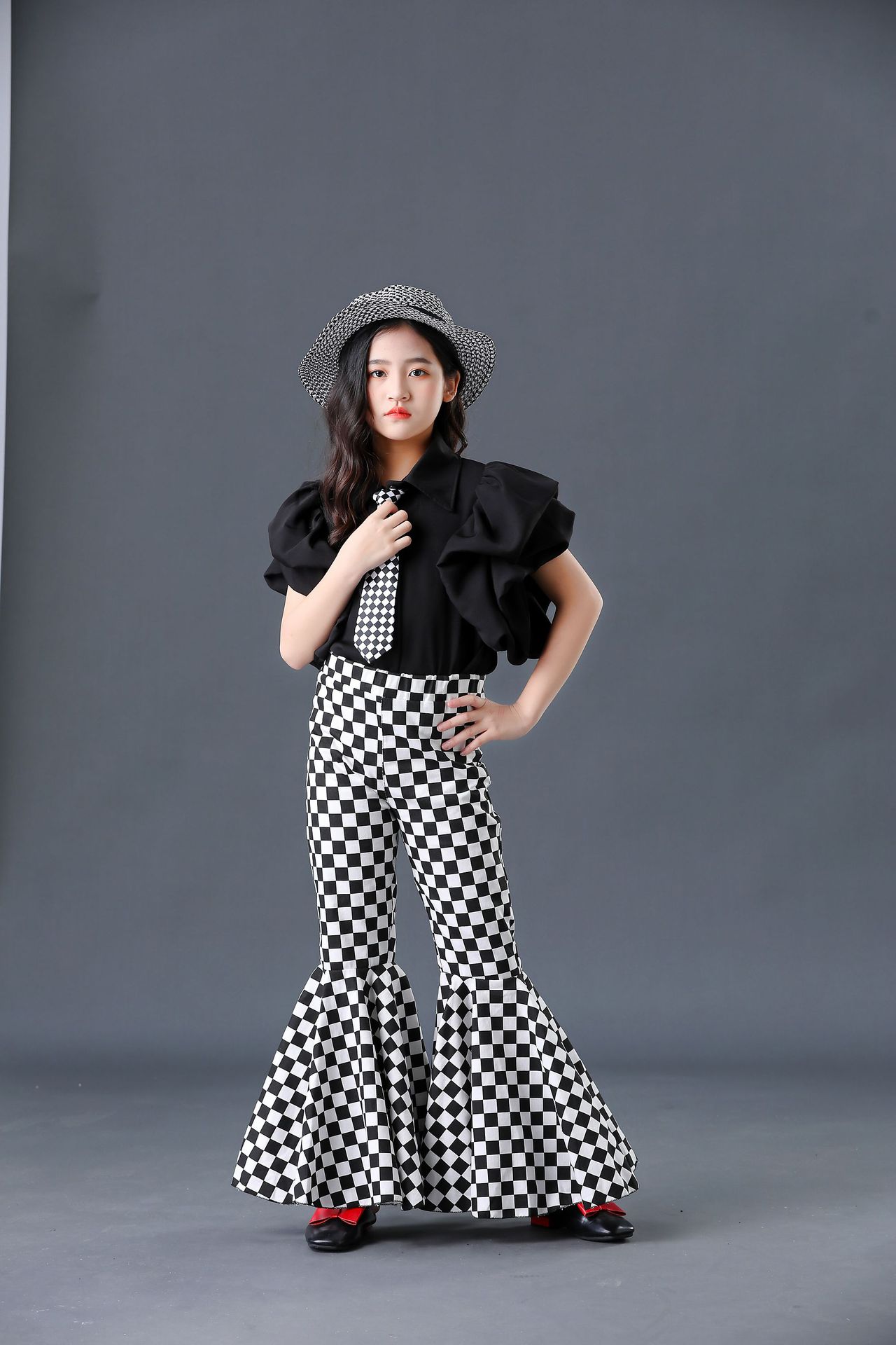 女童复古港风喇叭裤儿童t台走秀潮服个性机车服摇滚风时尚演出服