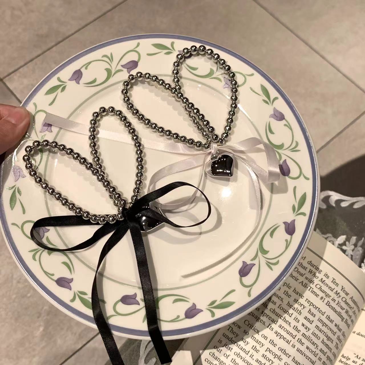 夏季甜美金属爱心吊坠蝴蝶结飘带珍珠发绳女小众甜酷气质头绳饰品