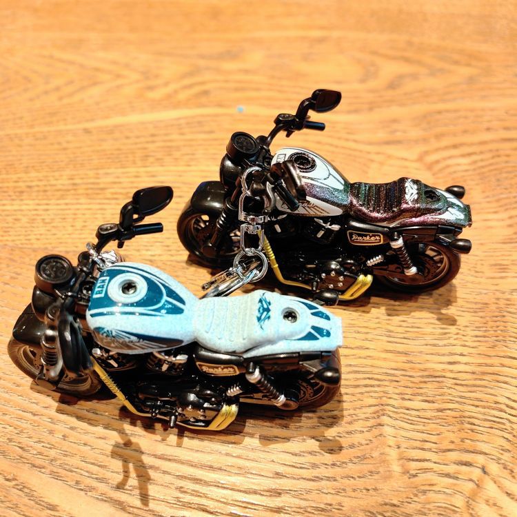 创意幻彩摩托车钥匙扣挂饰迷你回力车玩具钥匙链包包挂件礼品批发