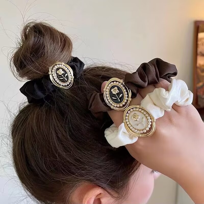 Online Influencer Head String Large Intestine Hair Band Wholesale Female Korean Style Classic Style Vintage Hair Accessories Simple Pleated Bun Tie Hair