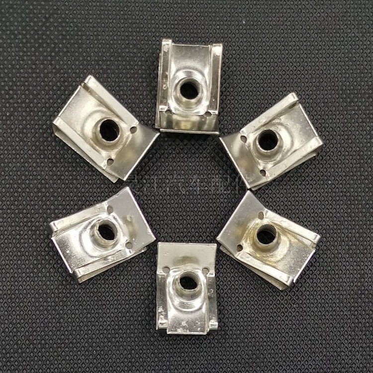 汽车螺丝夹片螺母钢卡子卡扣牌照扣固定铁片u型叶子板金属卡扣