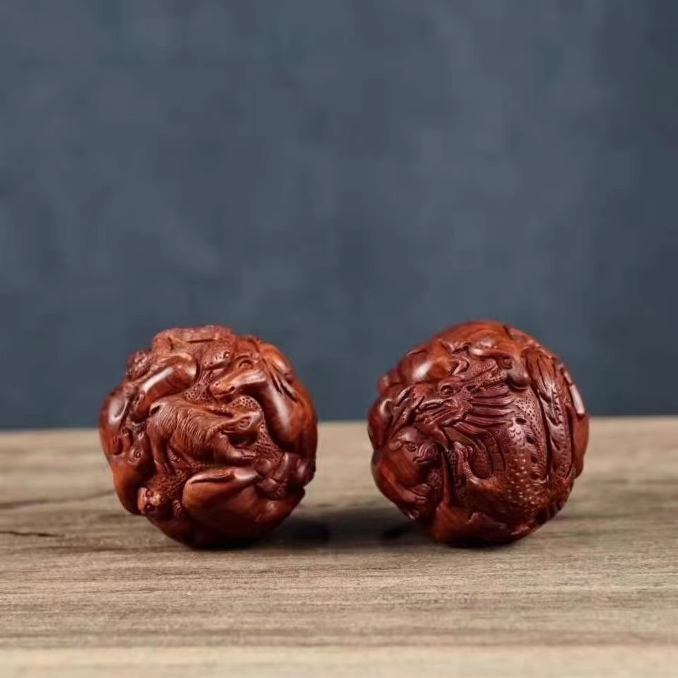 老挝黄花梨十二生肖保健球手球按摩球雕刻文玩健身球实木雕手把件