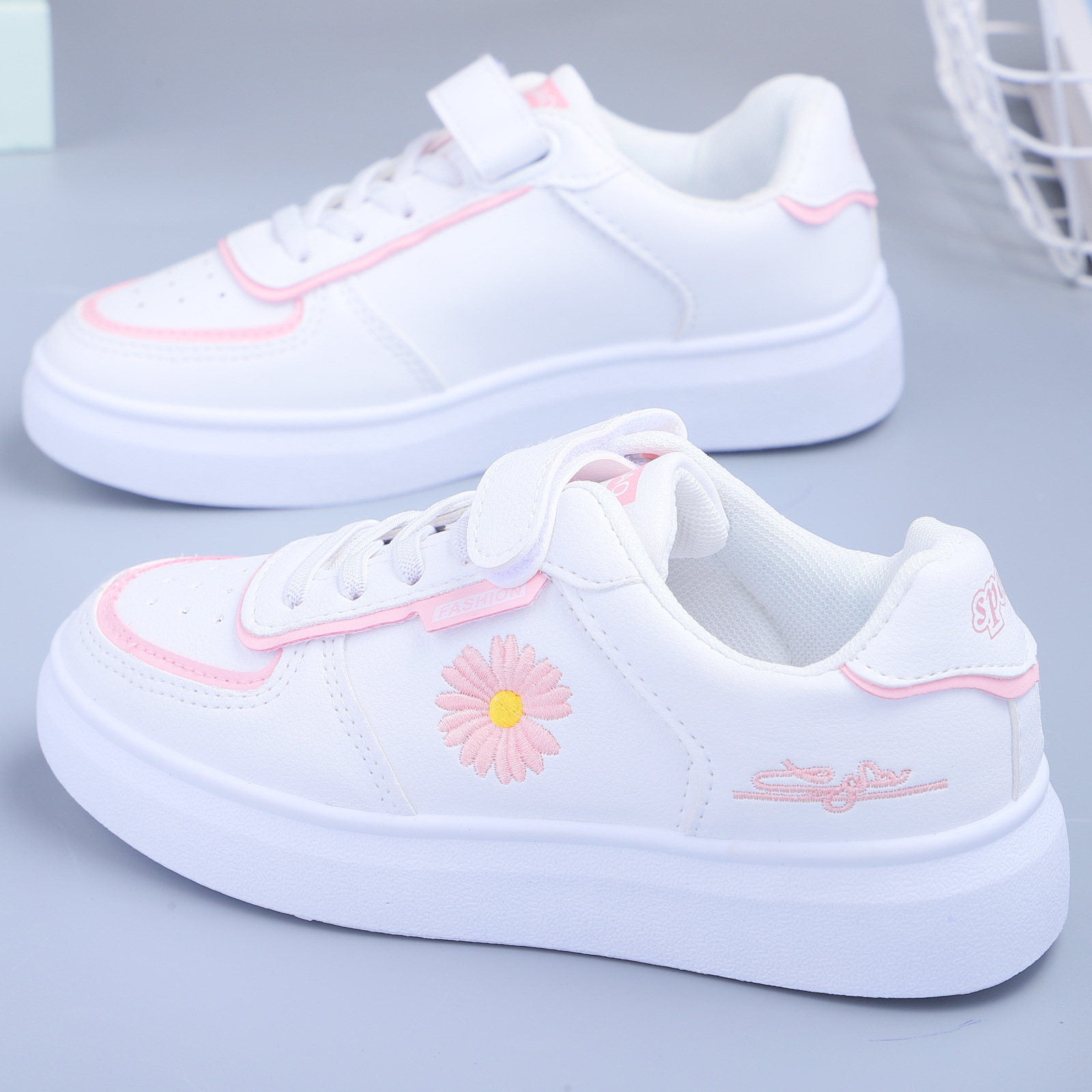 秋季女童儿童鞋子小白鞋透气女孩小学生跑步运动鞋百搭中大童板鞋