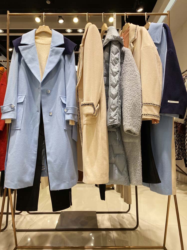 欧丝蒂雅文批发进货羽绒服一手货高端实体店原创直播品牌折扣女装