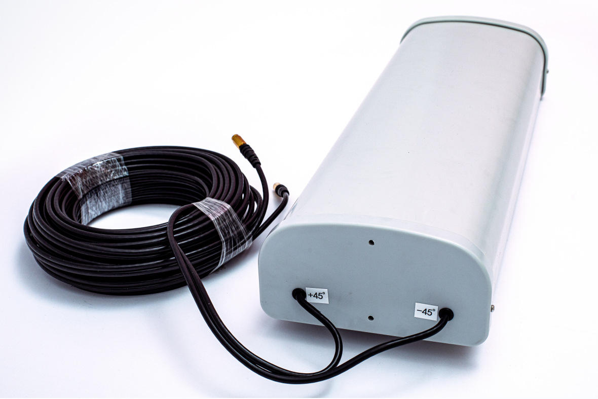 698-4000mhz 2g/3g/4g/5g板状天线2*14dbi