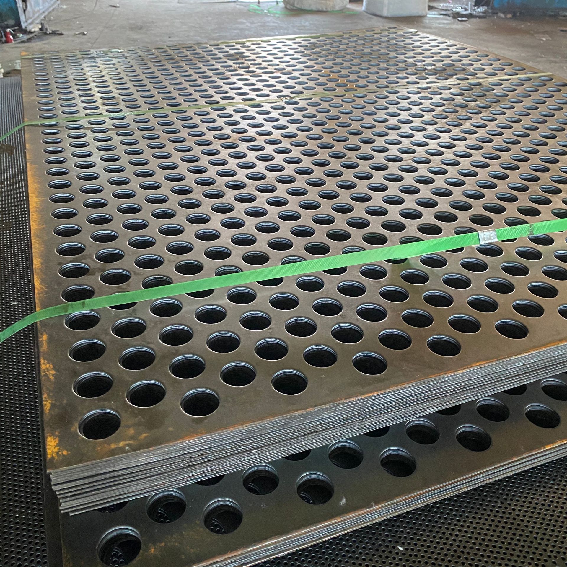 厂家直销重型冲孔网板圆孔冲孔板振动筛板多种规格