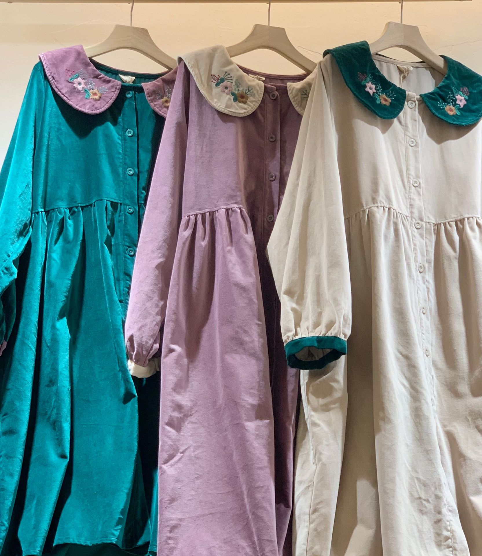 2022熊姑娘春冬季新款女装连衣裙森系娃娃领长袖休闲日系棉麻收腰