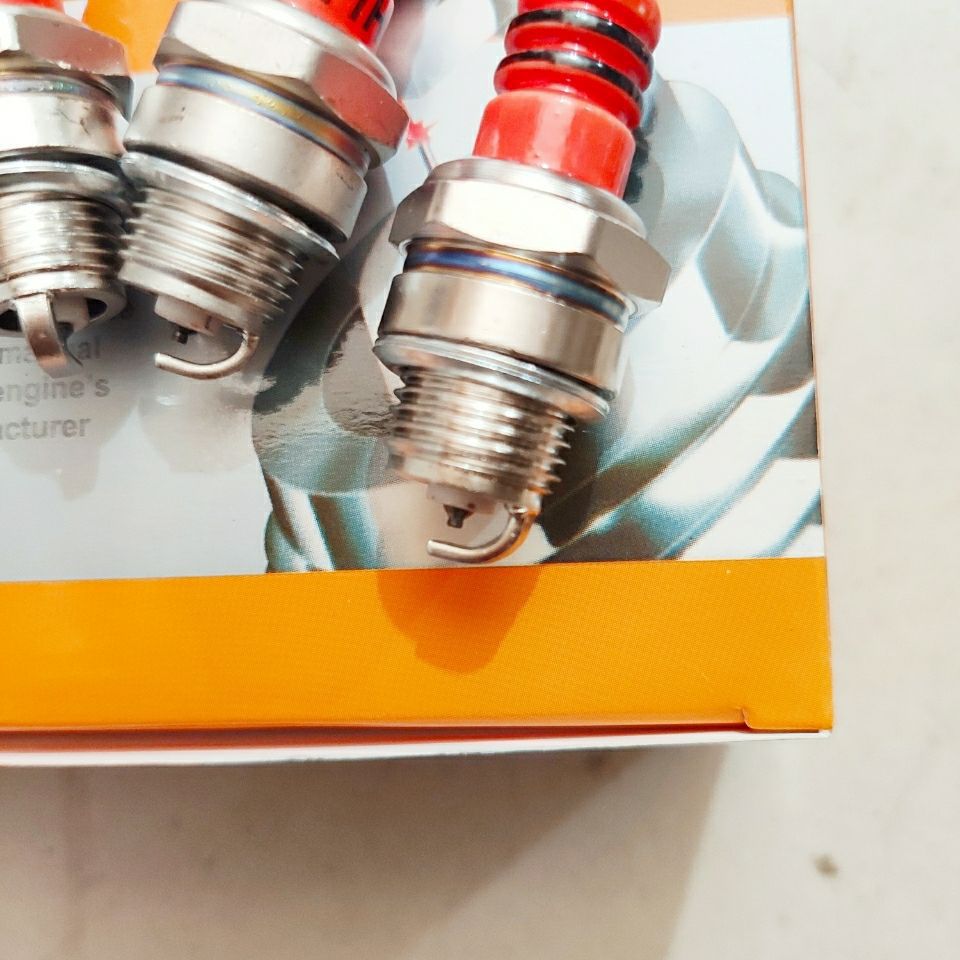 油锯 割草机二冲程火花塞火嘴 点火器汽油锯火花塞点火嘴通用配件