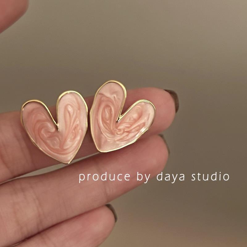 Super Sweet Fog Pink High-Grade French Love Enamel Earrings Delicate Girl Special-Interest Design Mosquito Coil Ear Clip