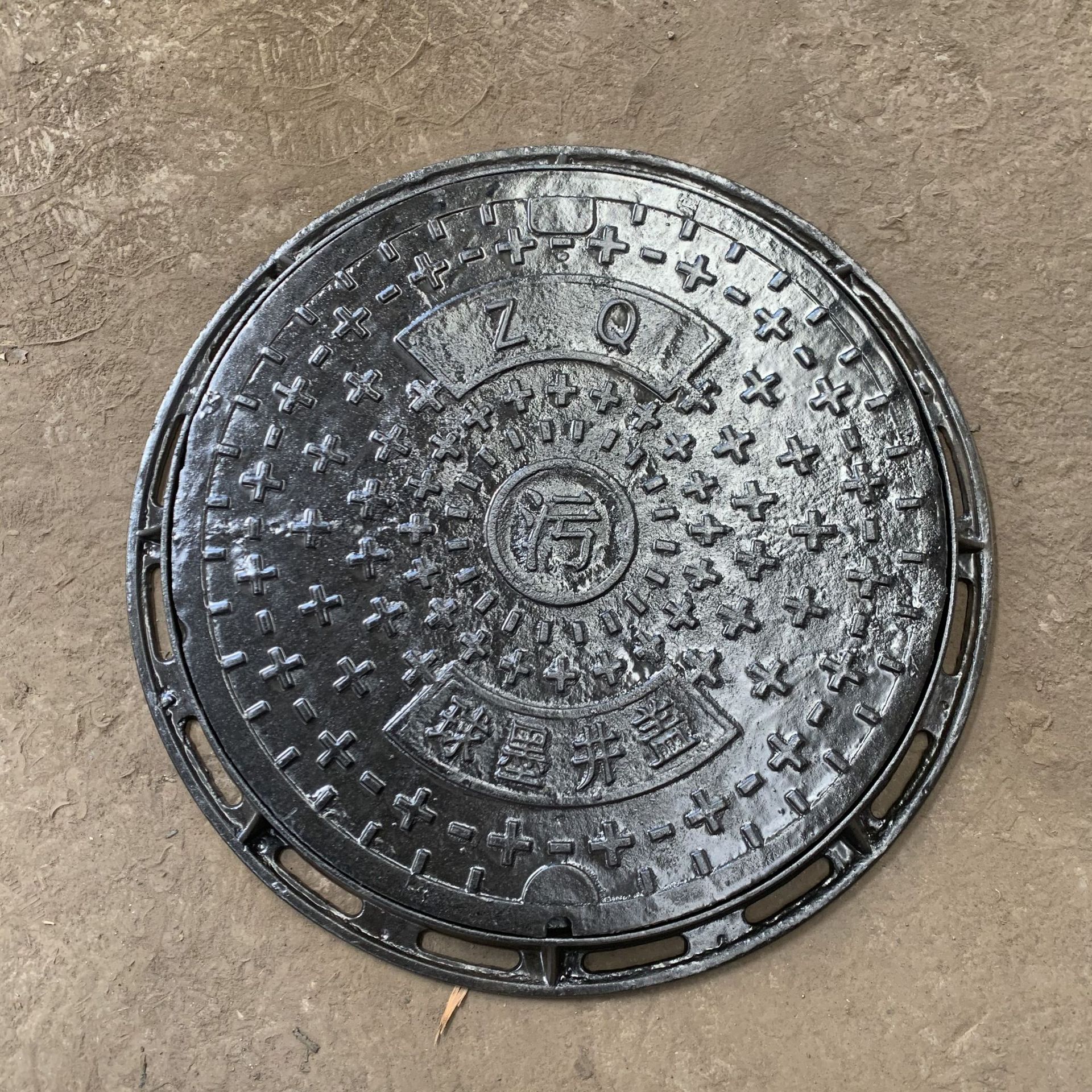 批发球墨铸铁井盖 防沉降防盗防坠落防噪音重型圆形污水铸铁井盖