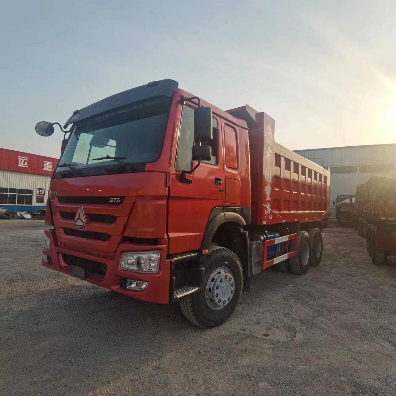 山东出口二手豪沃自卸车 十轮翻斗车 双桥土方车运行稳定 371马力