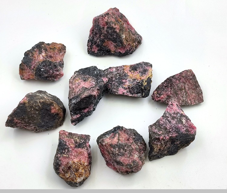 天然巴西蔷薇辉石玫瑰石矿石标本原石料教学雕刻收藏打磨矿石奇石